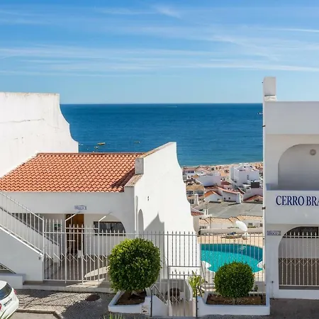 Correia Apartment *